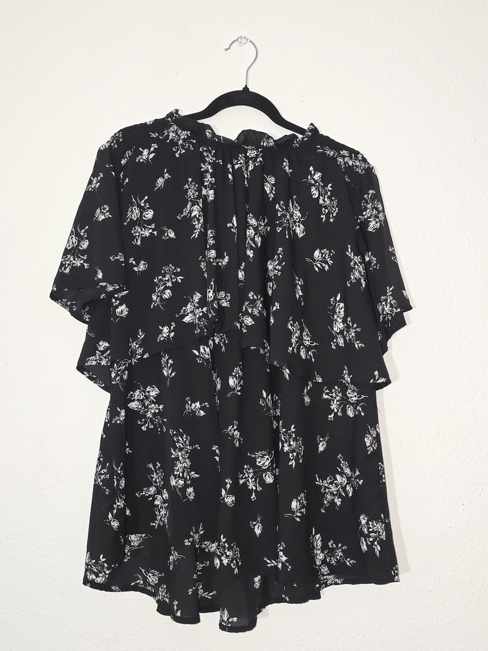 Suzanne Betro Black Floral Ruffle Sleeve Blouse